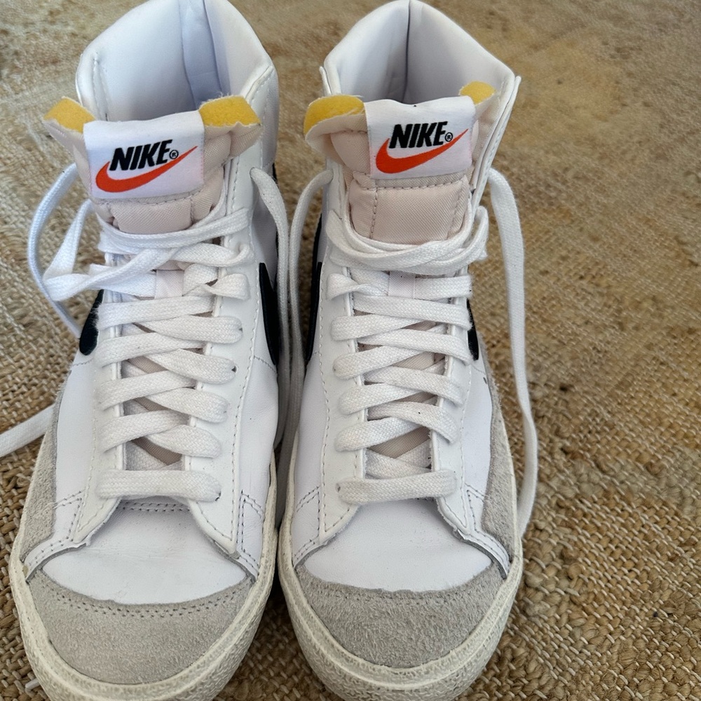 NIKE Blazer Mid '77 Womens Shoes - Picture 6 of 6